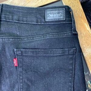 Levi's Women's Black Bermuda Shorts Size 27